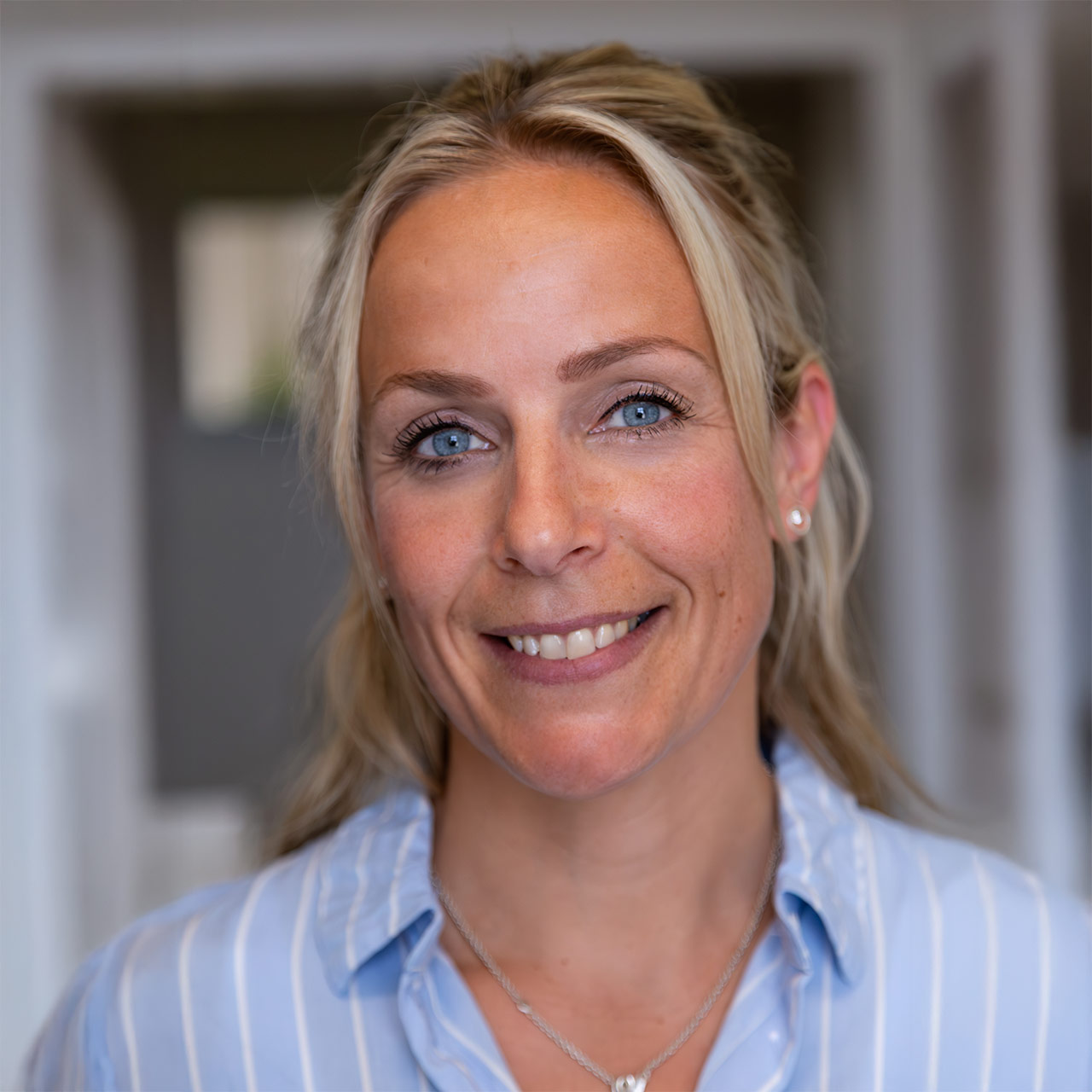 Frau Sabine Reinhold Rezeption und Kommunikation