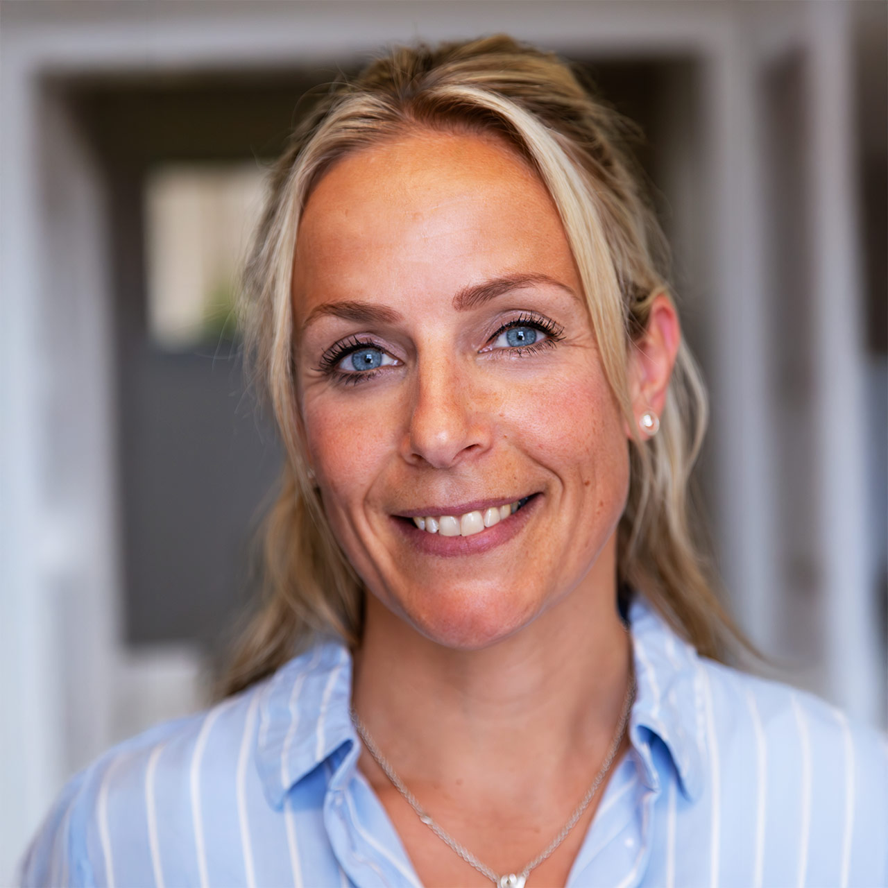 Frau Sabine Reinhold Rezeption und Kommunikation